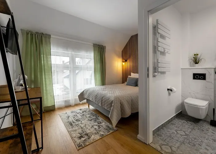 Goscinne Poziomk Daire *